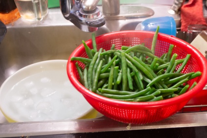 Draining & chilling green beans